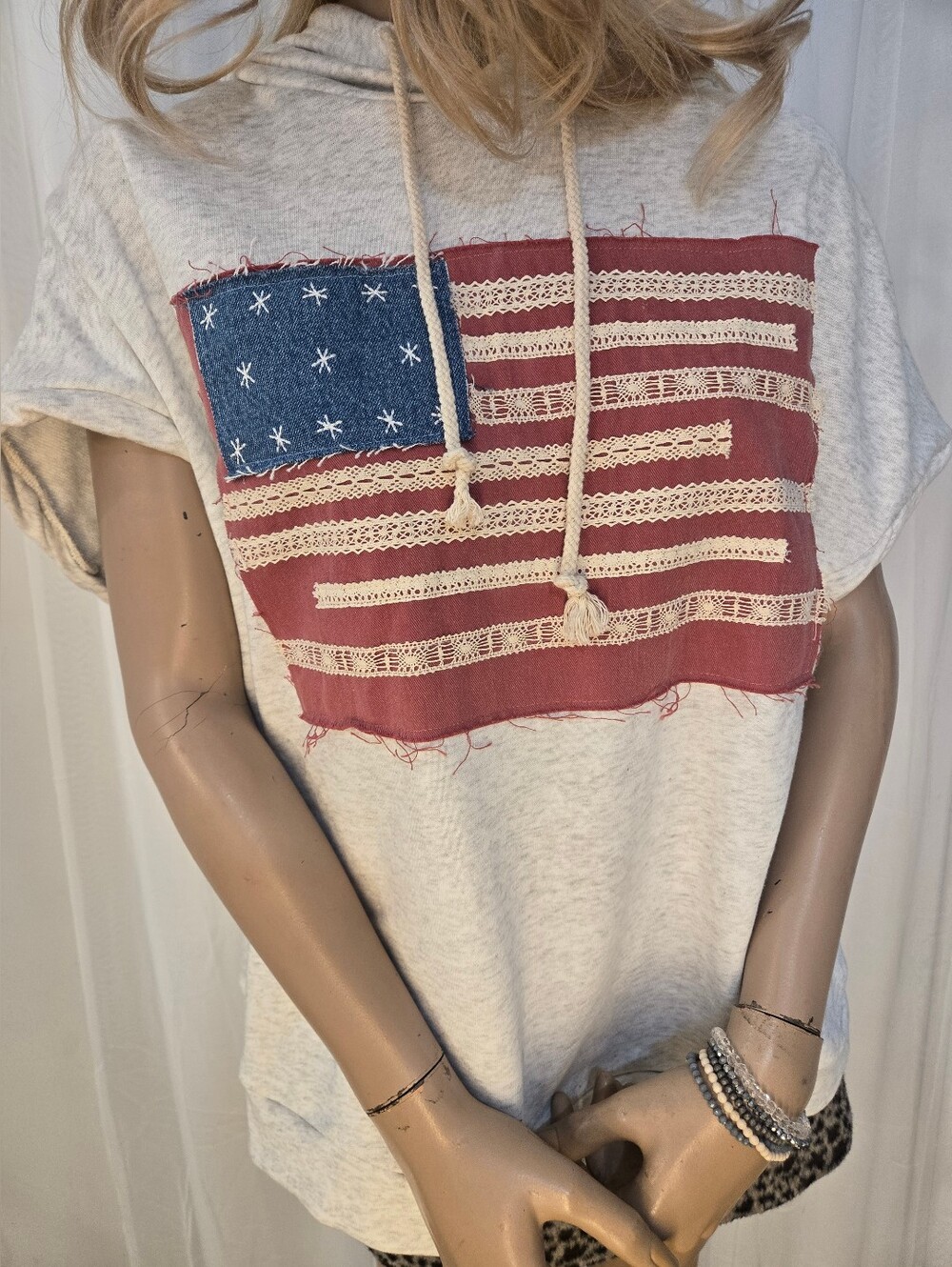 Women's GrayShort-Sleeve Hoodie with Americana Flag Applique. Pristine Condition